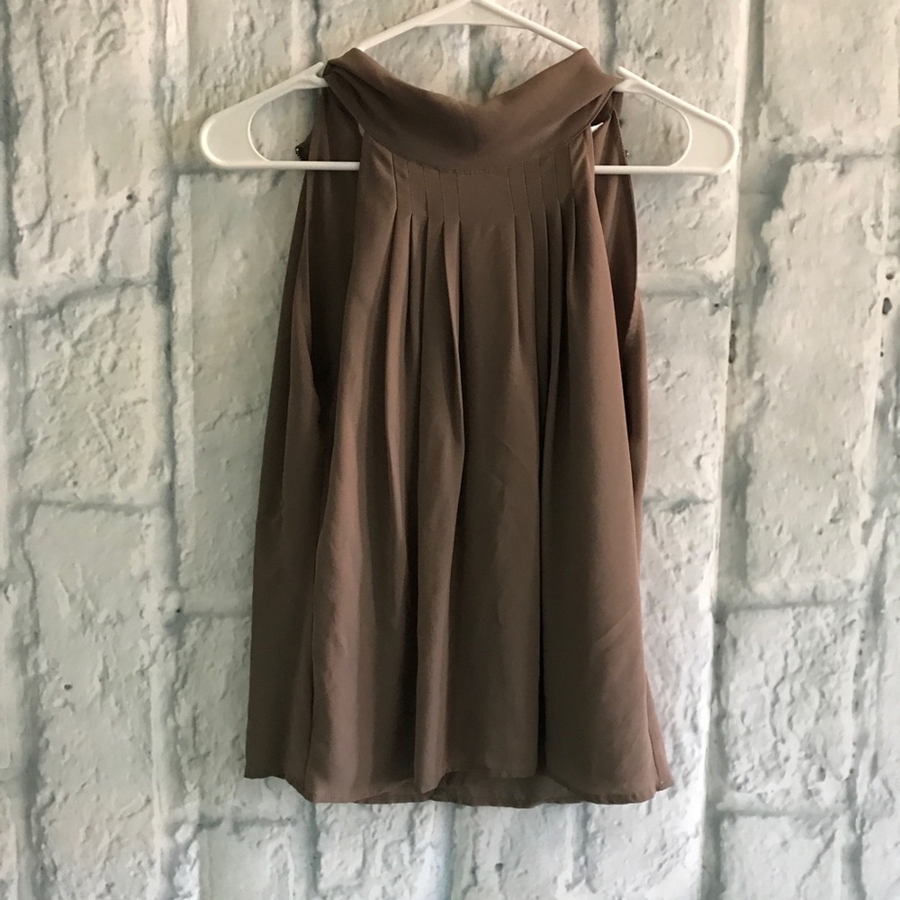 Sleeveless Business casual shirt